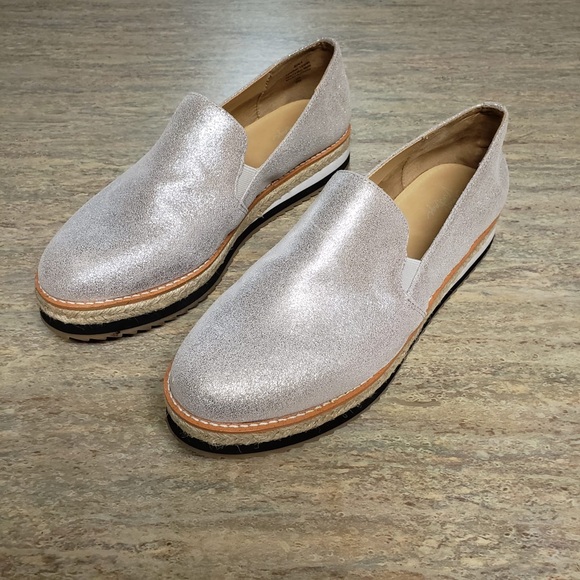 Beautiful Silver slide on espadrille - Picture 3 of 14